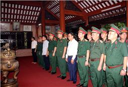  Lãnh đạo Bộ Quốc phòng dâng hương tại Khu di tích lịch sử Quốc gia 27-7